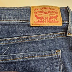 Levi's Women's 311 Shaping Skinny Jeans size 28